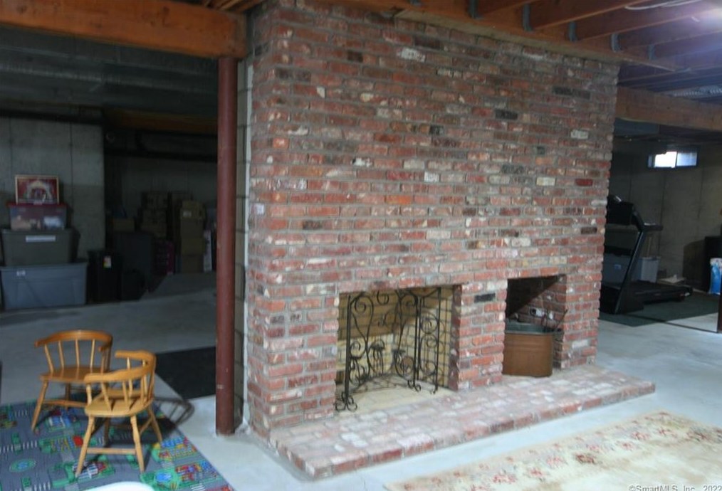 129 Peck Hl Rd, New Haven CT 06525-1009 exterior