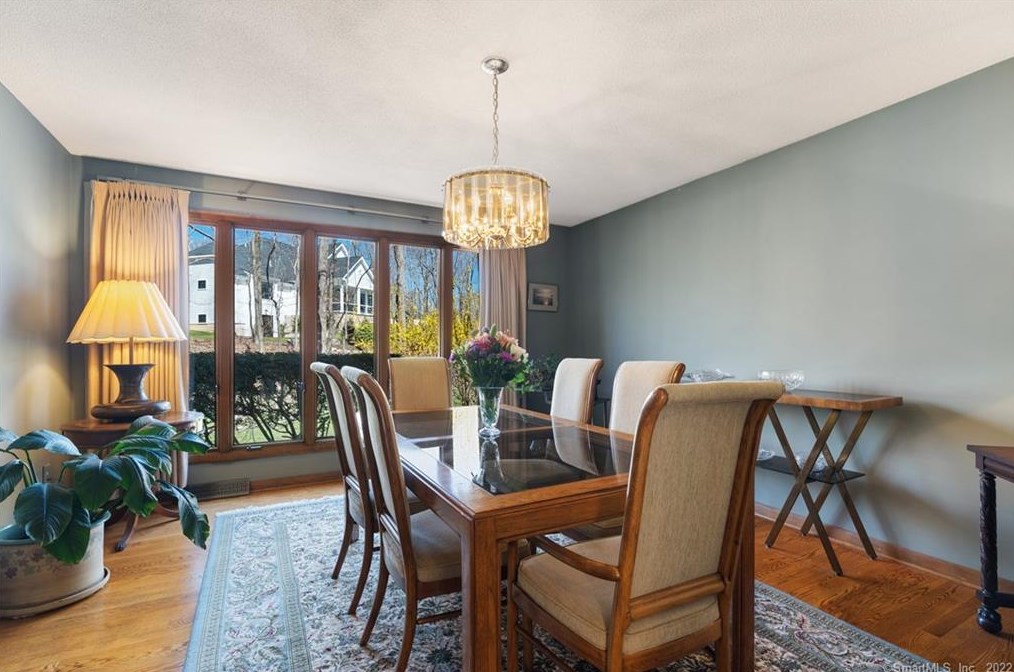 129 Peck Hl Rd, New Haven CT 06525-1009 exterior