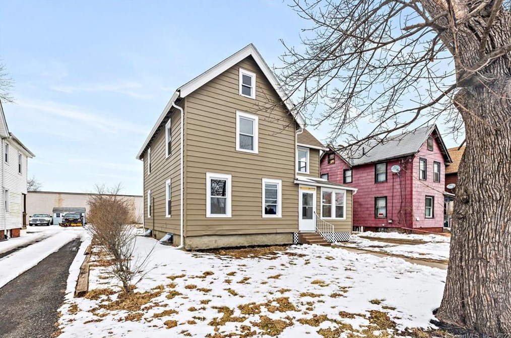 42 Tolland St, Hartford CT  06108-3437 exterior