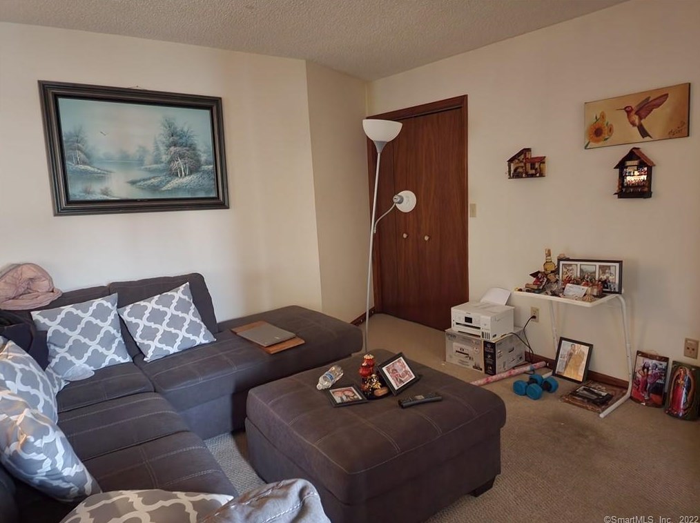 7 Margerie St, Danbury CT  06811-4644 exterior