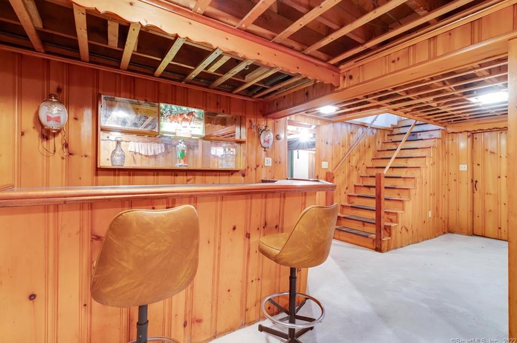 102 Crst St, Hartford CT 06109-2604 exterior