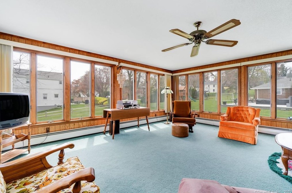 102 Crst St, Hartford CT 06109-2604 exterior