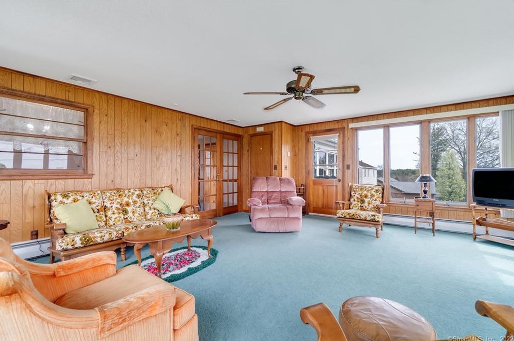 102 Crst St, Hartford CT 06109-2604 exterior