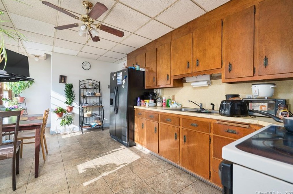 398 Prospect Ave, Hartford CT 06105-4108 exterior