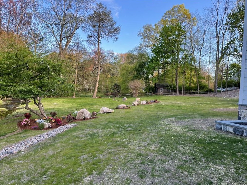 6 Meadowbrook Ln, Westport CT  06880-3928 exterior