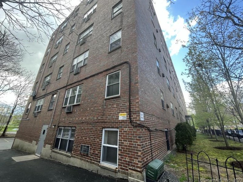 40 Owen St, Hartford CT  06105-3215 exterior