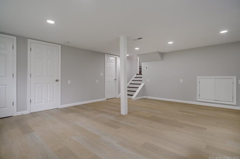 7 Sue Ter, Westport CT  06880-4523 exterior