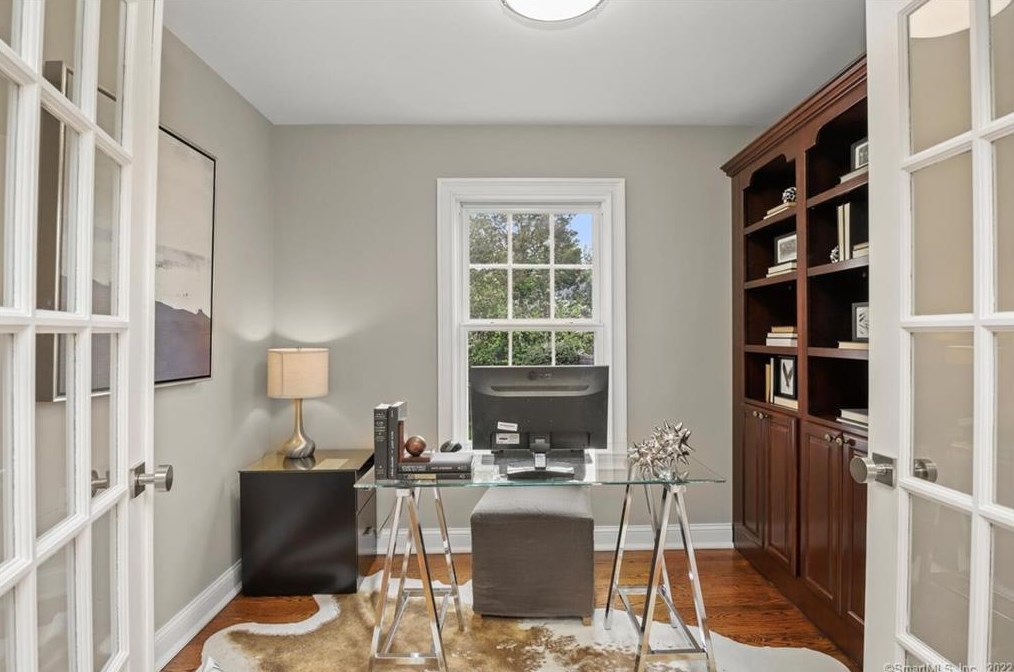 25 Bulkley Ave, Westport CT 06880-4110 exterior