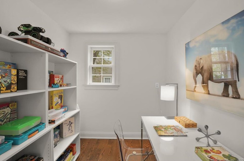 25 Bulkley Ave, Westport CT 06880-4110 exterior