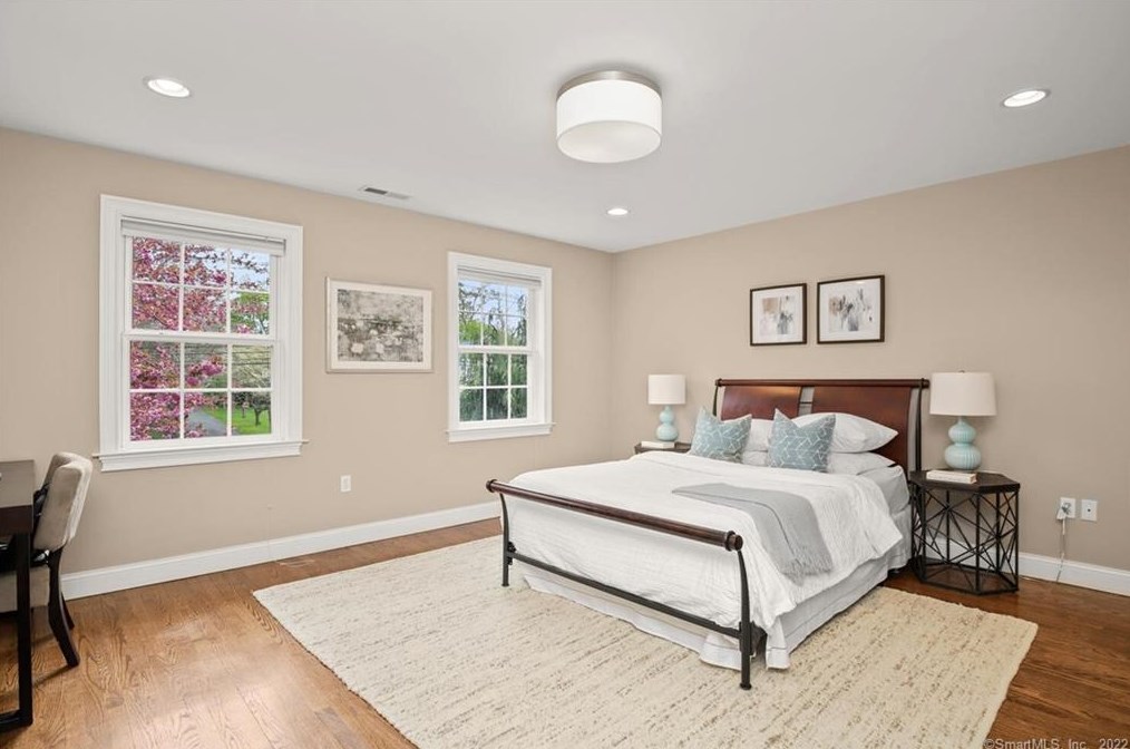 25 Bulkley Ave, Westport CT 06880-4110 exterior