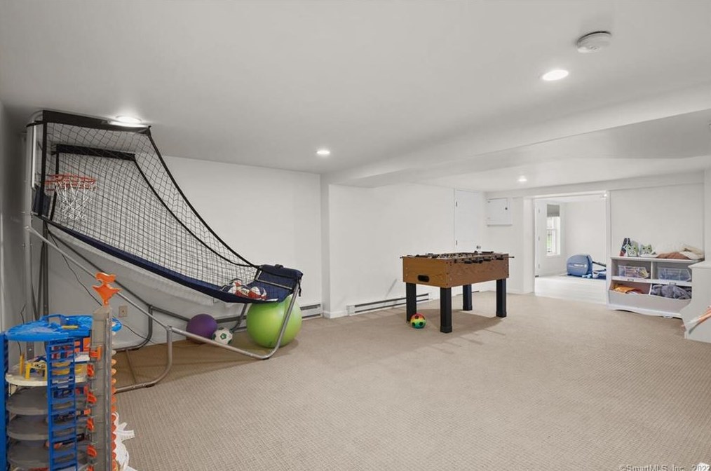 25 Bulkley Ave, Westport CT 06880-4110 exterior