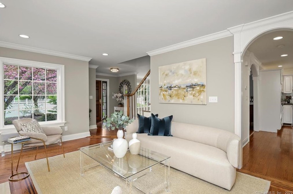 25 Bulkley Ave, Westport CT 06880-4110 exterior