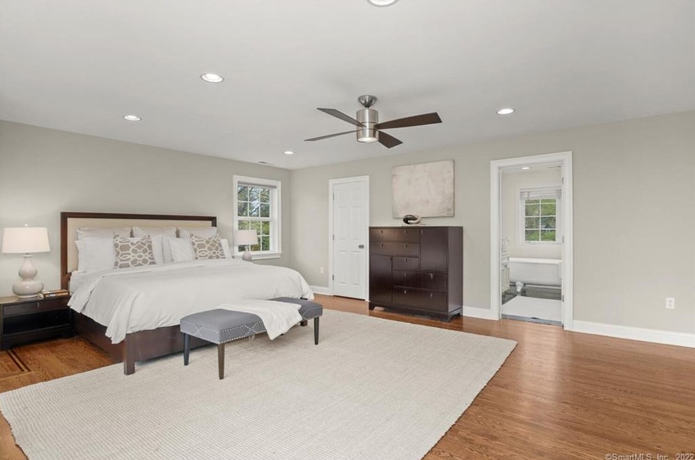 25 Bulkley Ave, Westport CT 06880-4110 exterior