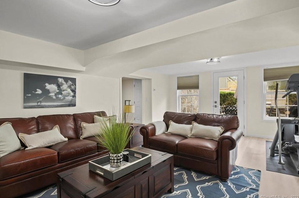 25 Bulkley Ave, Westport CT 06880-4110 exterior