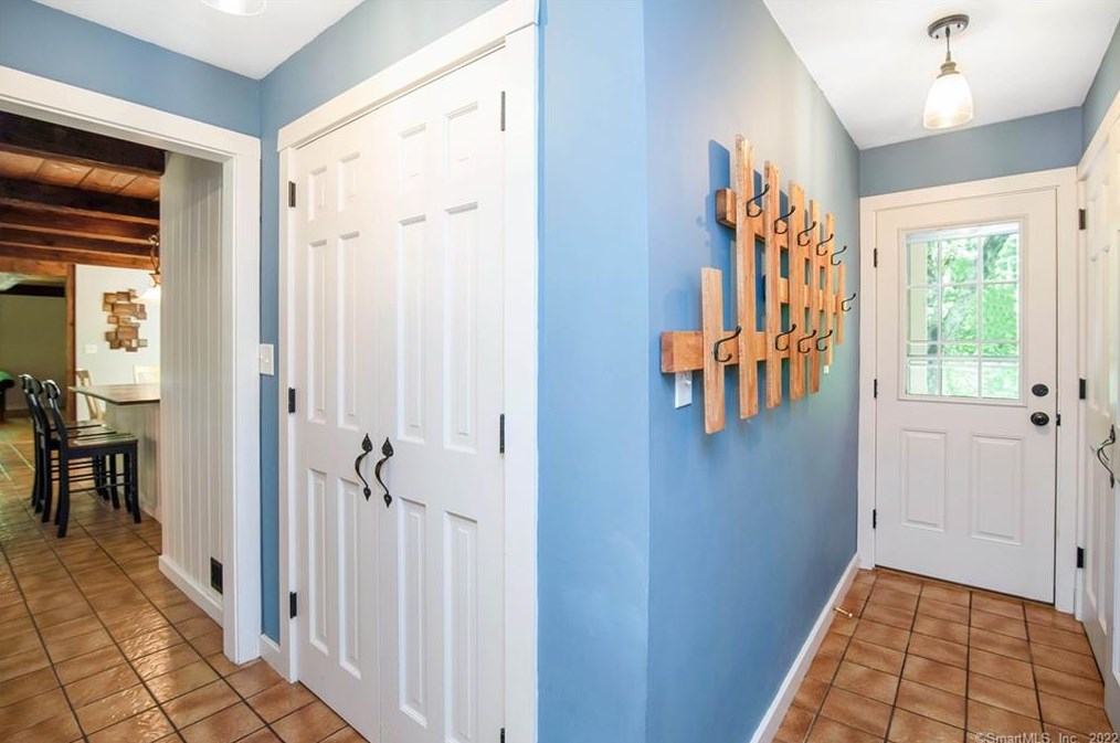 57 Old Kent Rd, Tolland CT 06084-3742 exterior