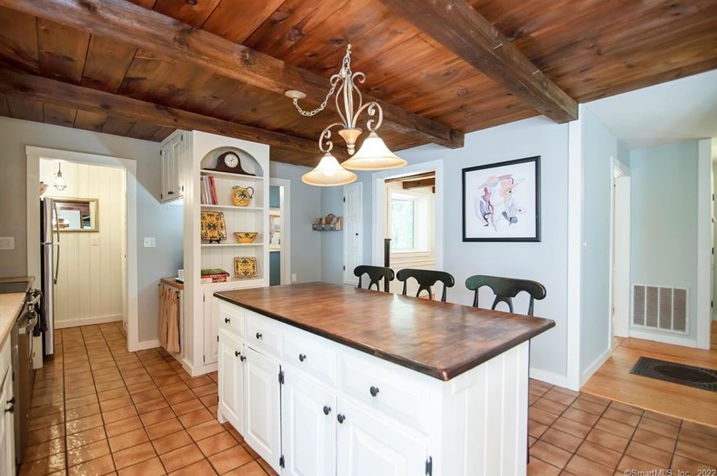 57 Old Kent Rd, Tolland CT 06084-3742 exterior