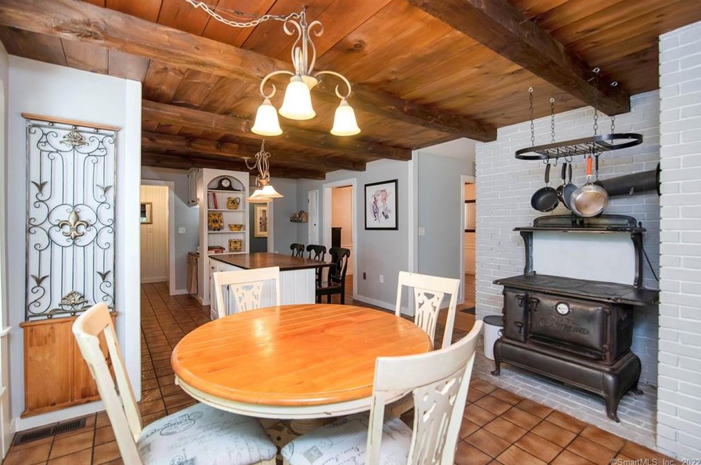 57 Old Kent Rd, Tolland CT 06084-3742 exterior