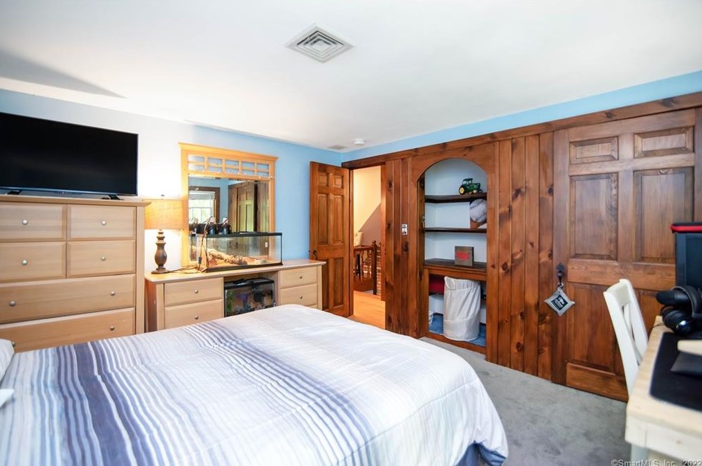 57 Old Kent Rd, Tolland CT 06084-3742 exterior