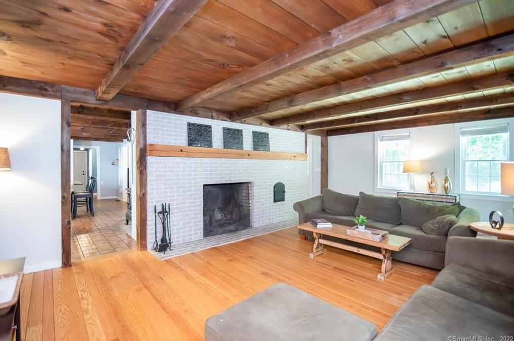 57 Old Kent Rd, Tolland CT 06084-3742 exterior