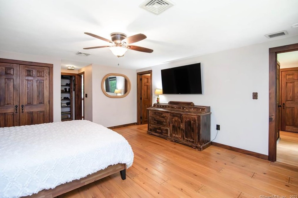 57 Old Kent Rd, Tolland CT 06084-3742 exterior