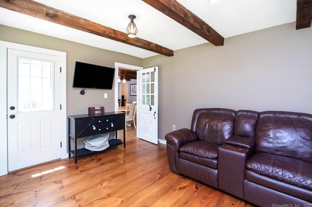 57 Old Kent Rd, Tolland CT 06084-3742 exterior