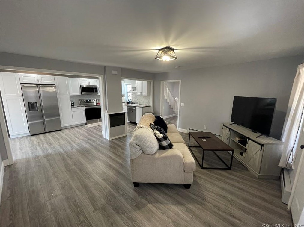 201 Elm Hill Rd, Vernon CT  06066-5213 exterior
