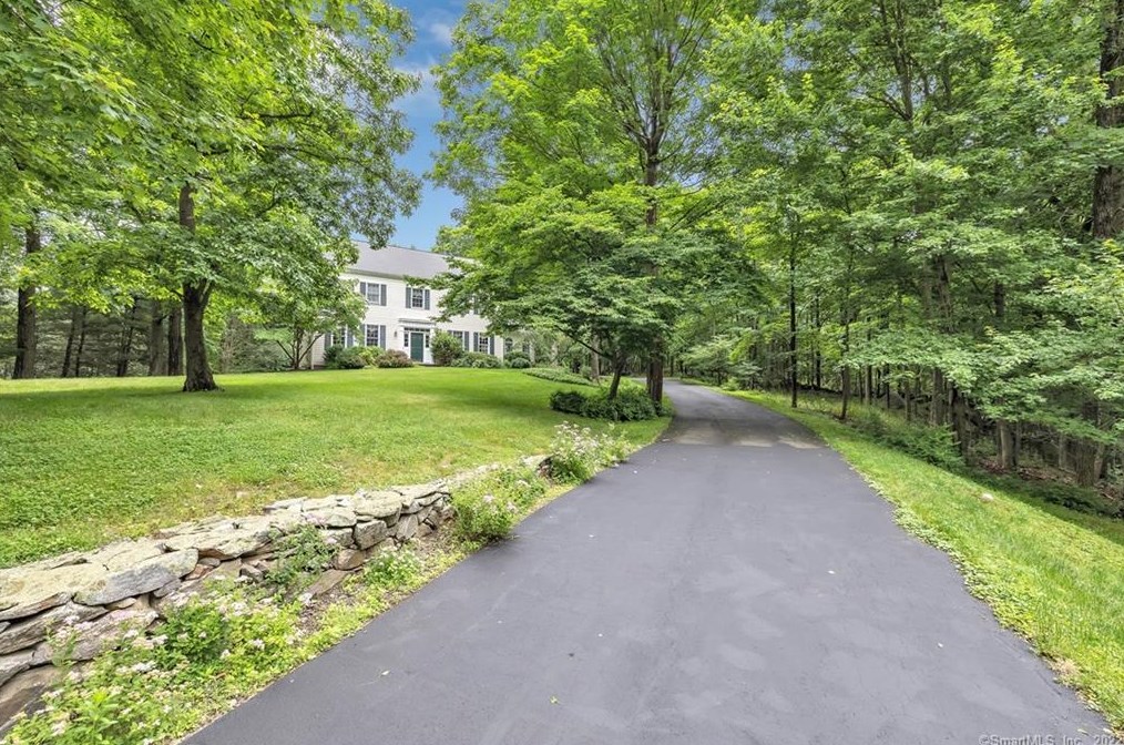 26 Grandview Dr, Ridgefield, CT 06877