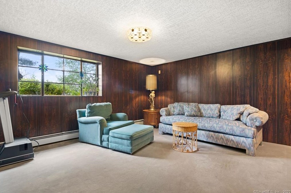 32 Skyline Dr, Farmington CT 06032-2019 exterior