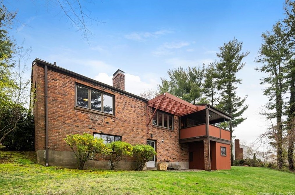 32 Skyline Dr, Farmington CT 06032-2019 exterior