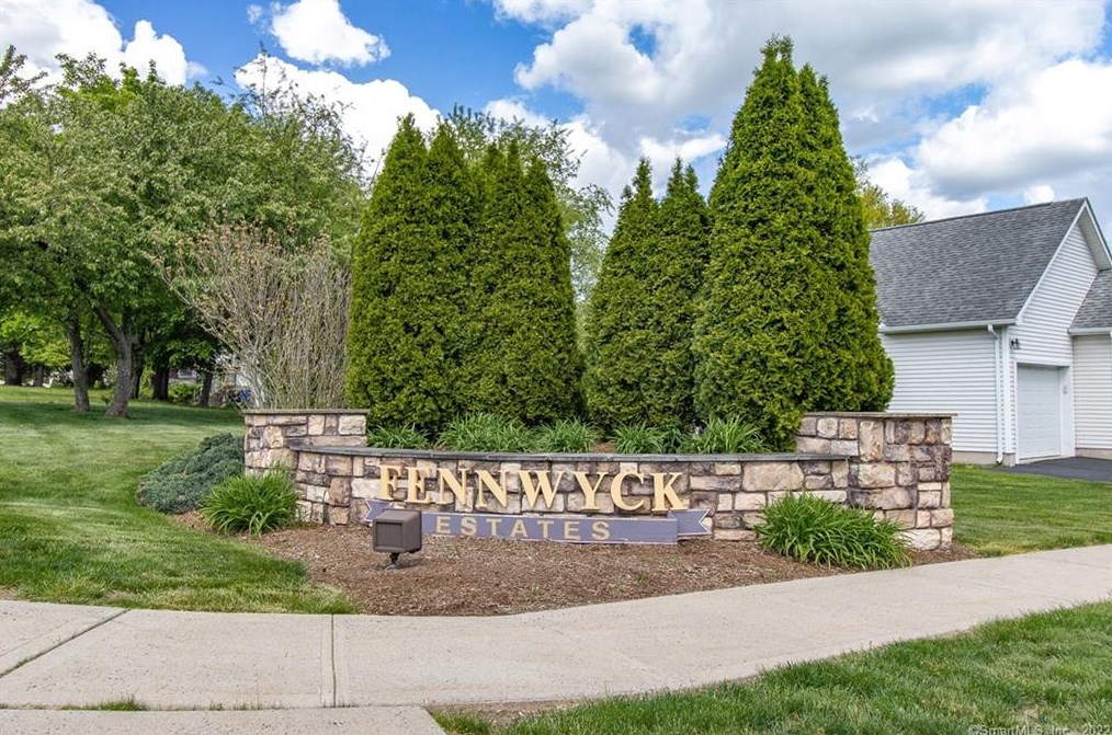 30 Dacosta Dr, Hartford CT  06111-1723 exterior