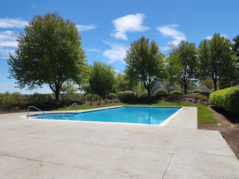 15 Lower Heatherwood, Cromwell CT  06416-2714 exterior