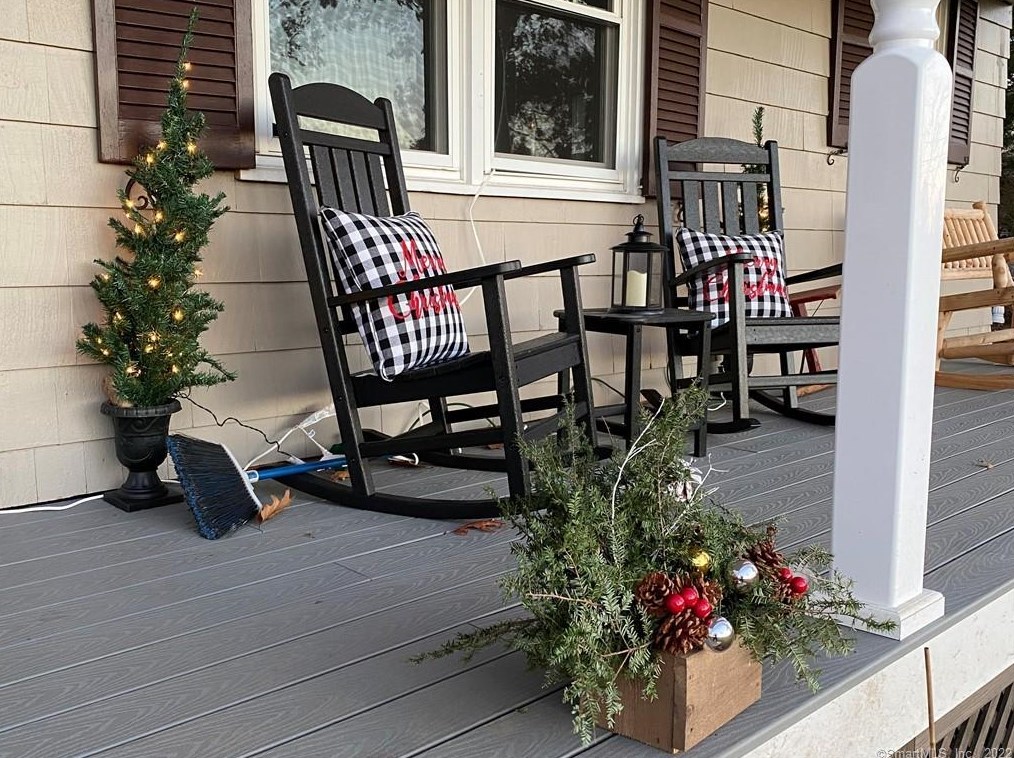 1250 Copper Hl Rd, Suffield CT 06093-2917 exterior