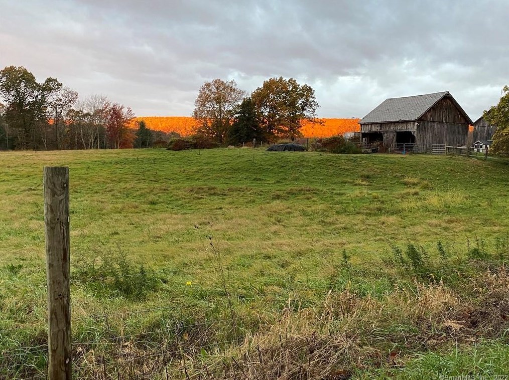 1250 Copper Hl Rd, Suffield CT 06093-2917 exterior