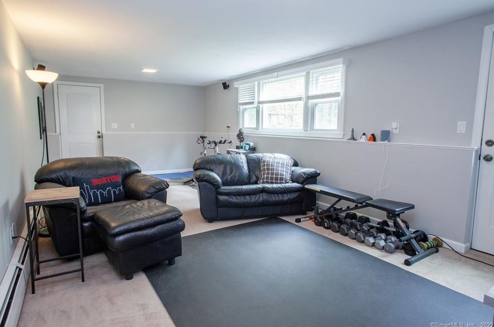 1250 Copper Hl Rd, Suffield CT 06093-2917 exterior