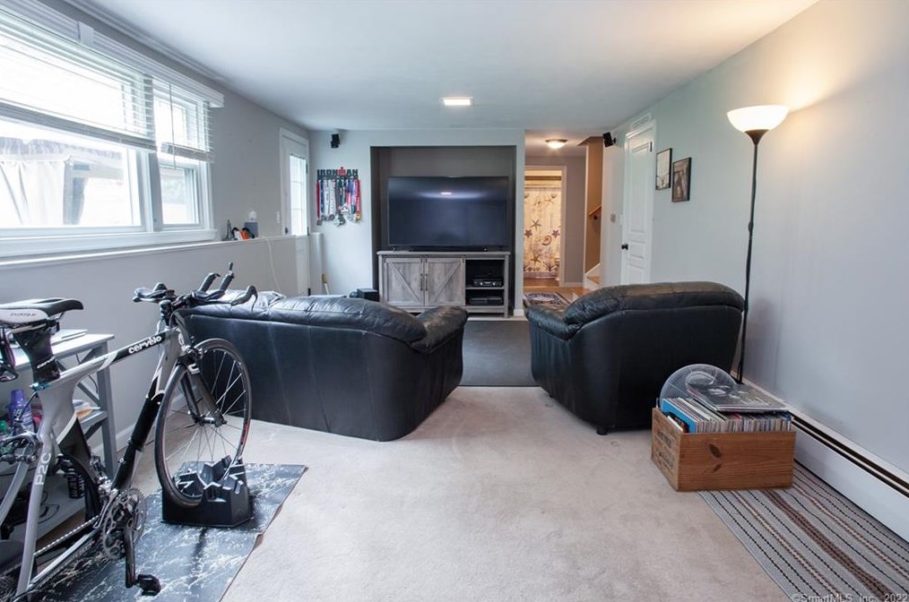 1250 Copper Hl Rd, Suffield CT 06093-2917 exterior