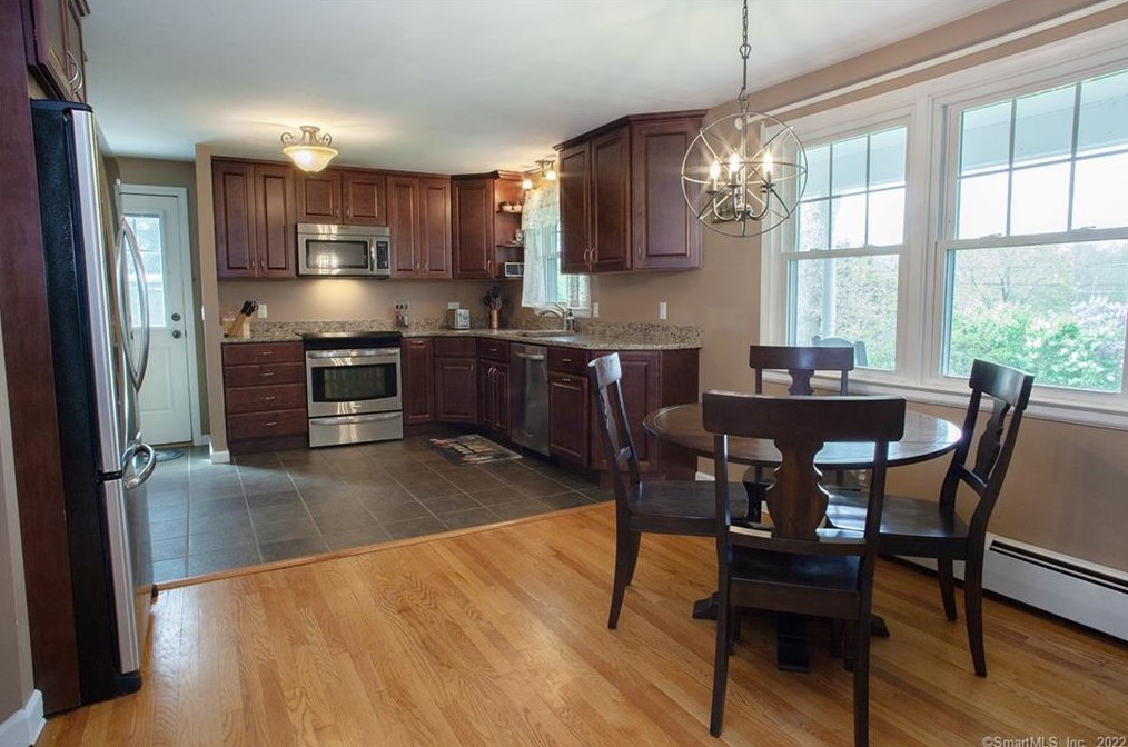 1250 Copper Hl Rd, Suffield CT 06093-2917 exterior