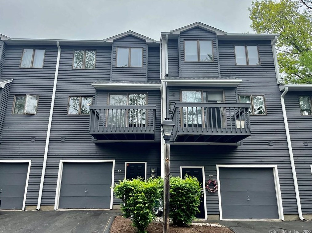 75 Ridge Rd, Hartford CT  06109-1064 exterior