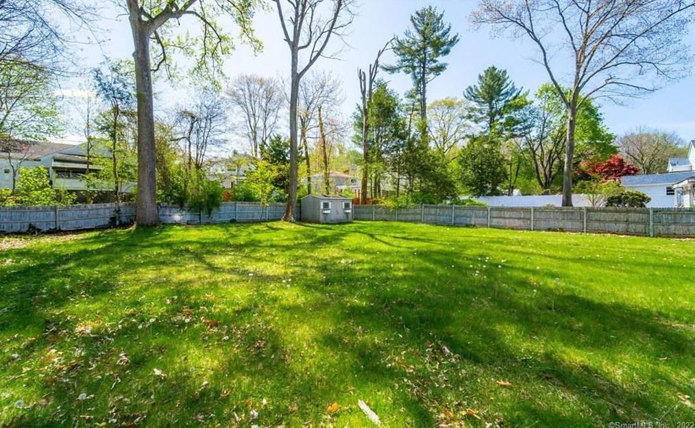 20 Curtis Dr, New Haven CT  06515-2306 exterior