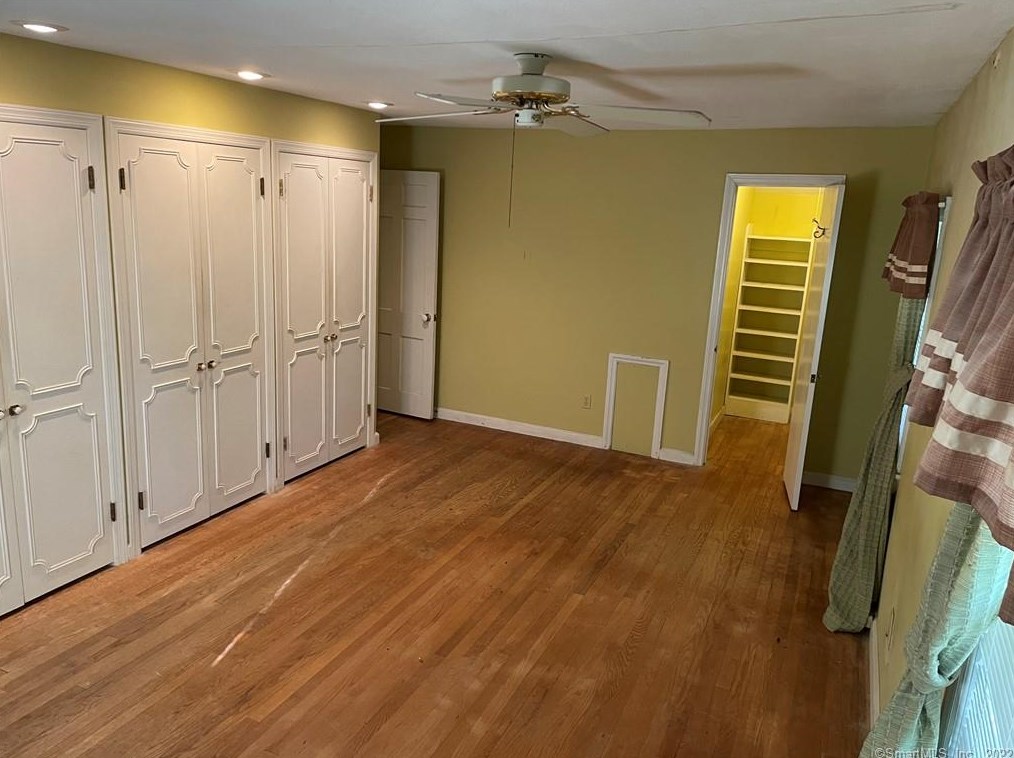 20 Curtis Dr, New Haven CT  06515-2306 exterior