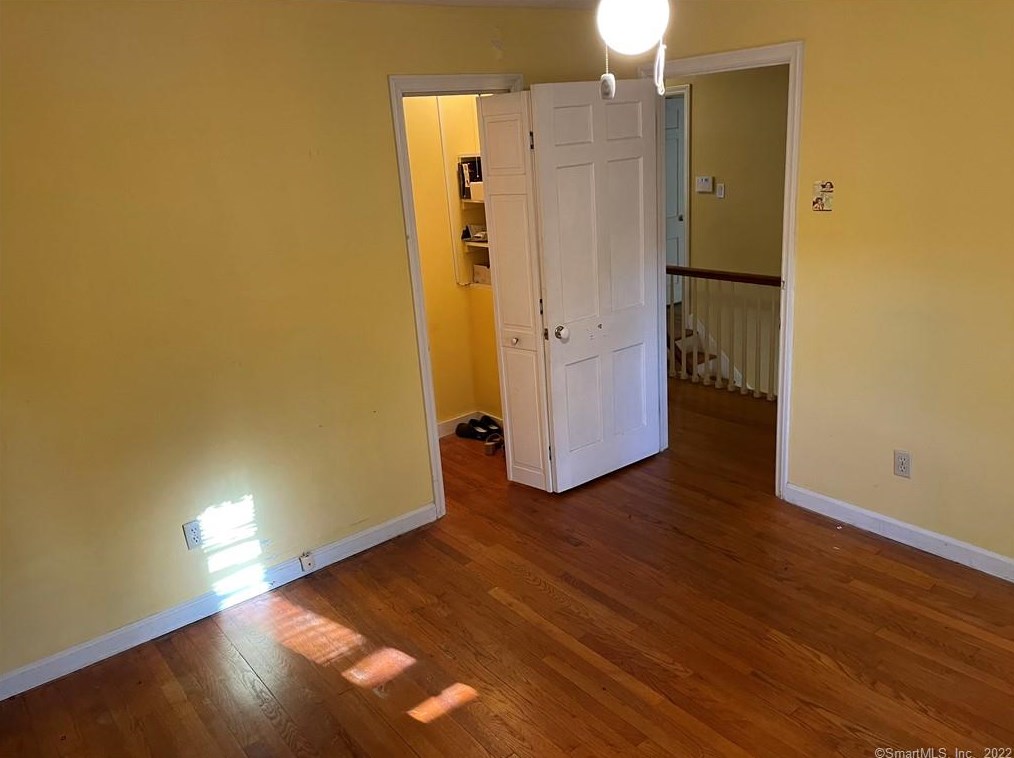 20 Curtis Dr, New Haven CT  06515-2306 exterior