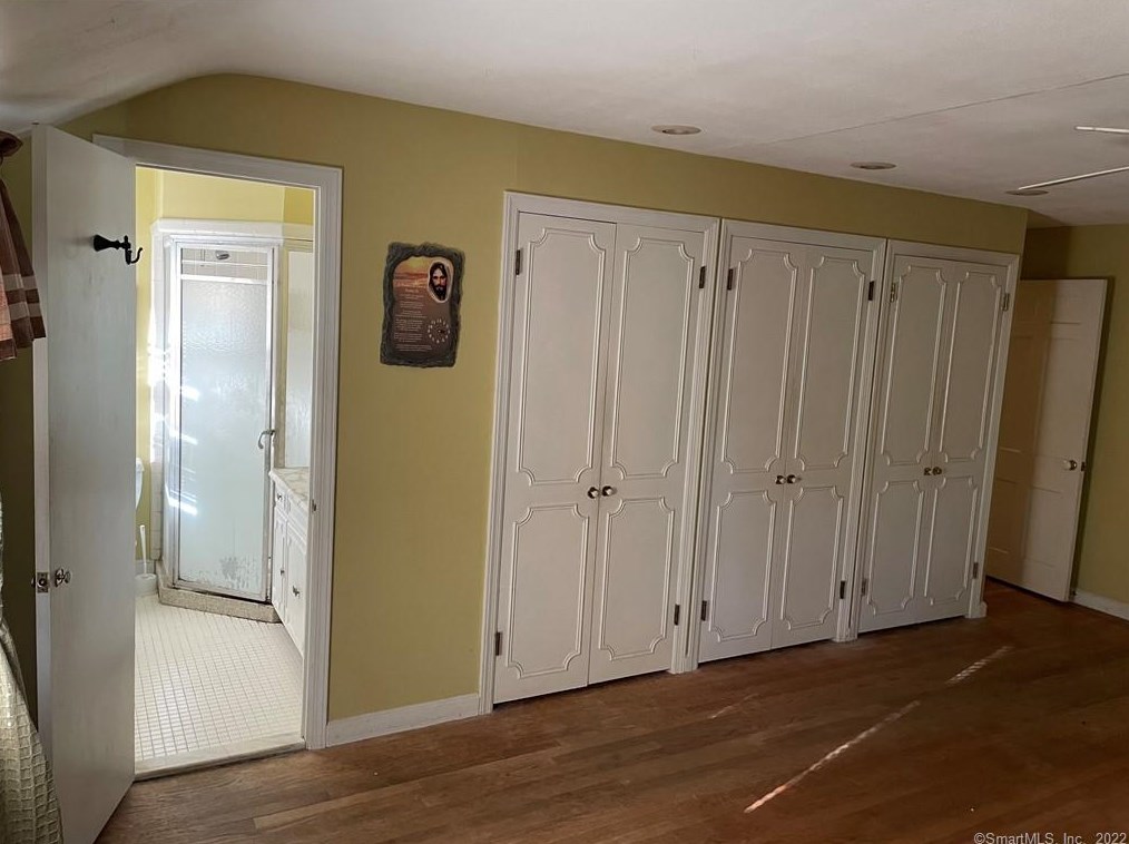 20 Curtis Dr, New Haven CT  06515-2306 exterior