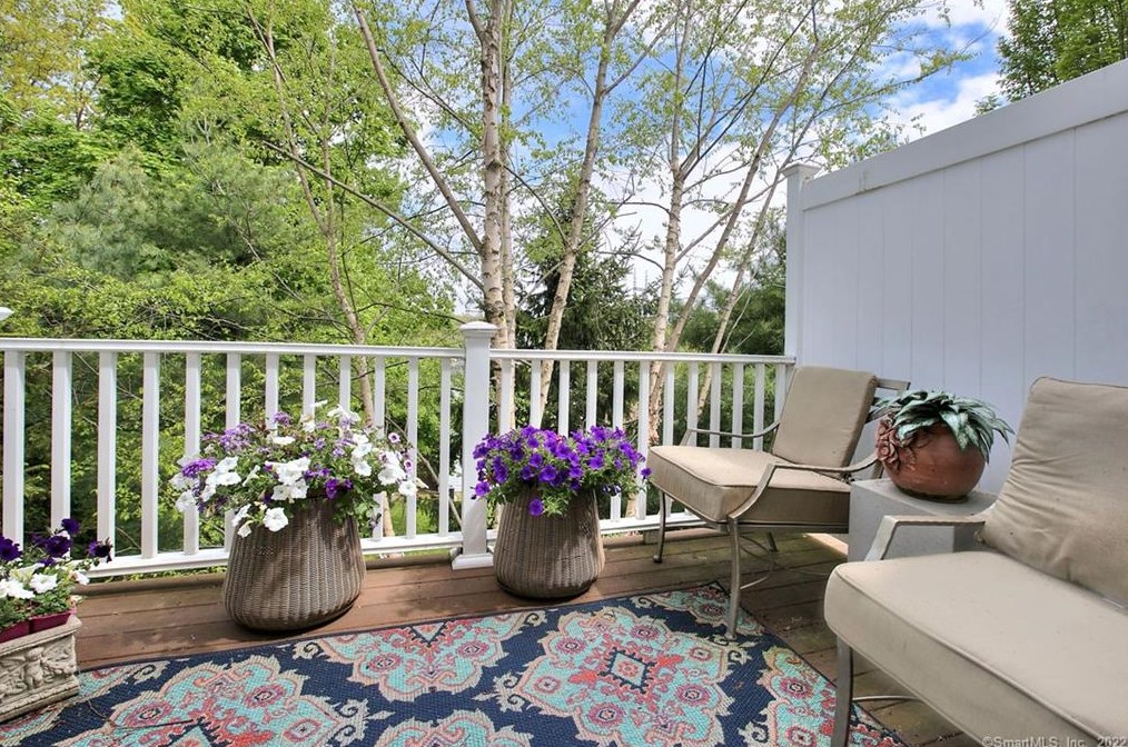 502 Bradley Ln, Westport CT  06880-5745 exterior