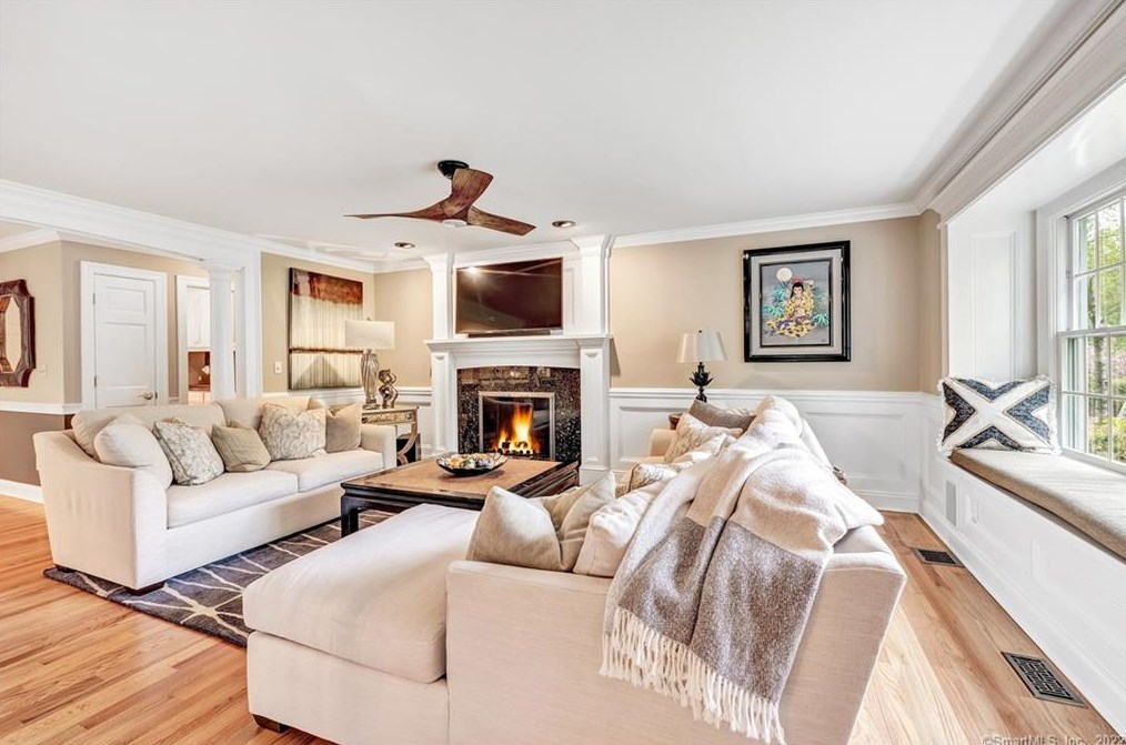 33 Ledgewood Rd, Huntington CT  06484-2147 exterior
