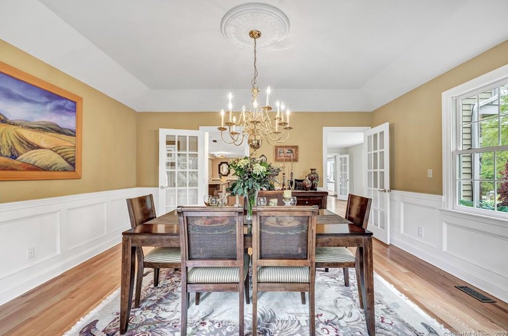33 Ledgewood Rd, Huntington CT  06484-2147 exterior