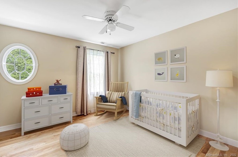 33 Ledgewood Rd, Huntington CT  06484-2147 exterior