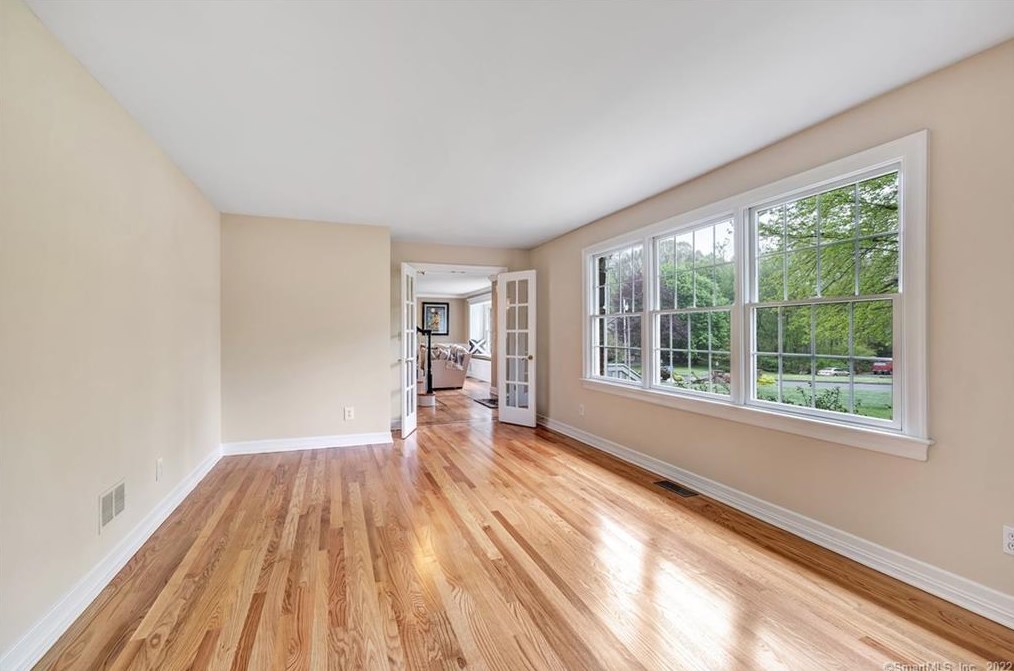 33 Ledgewood Rd, Huntington CT  06484-2147 exterior