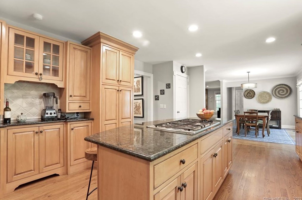 9 Frontier Rd, Cos Cob CT  06807-1207 exterior