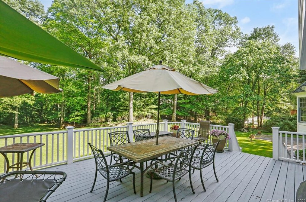 9 Frontier Rd, Cos Cob CT  06807-1207 exterior