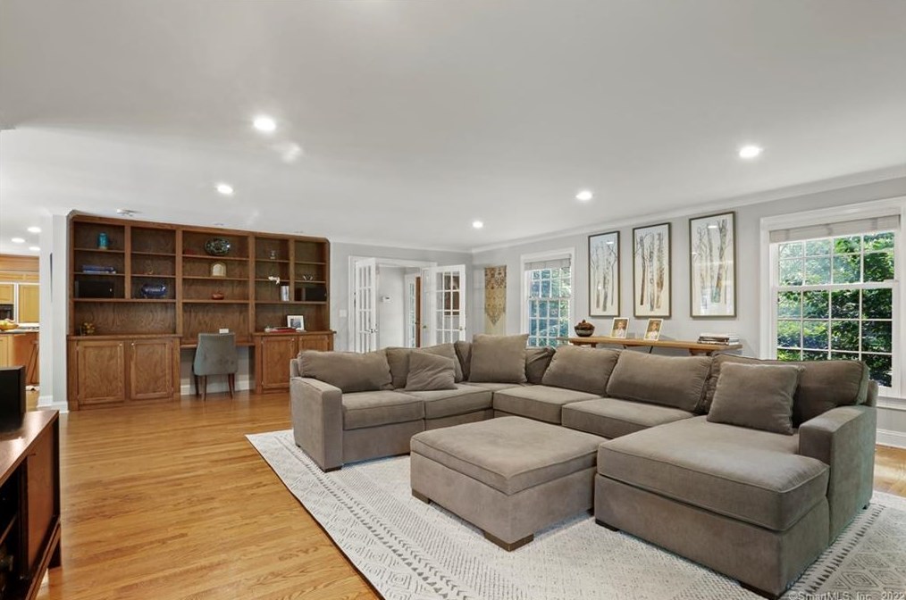 9 Frontier Rd, Cos Cob CT  06807-1207 exterior