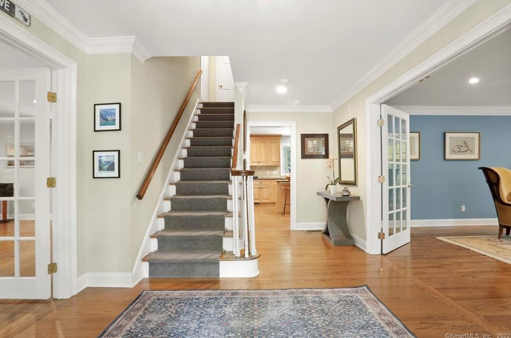 9 Frontier Rd, Cos Cob CT  06807-1208 exterior